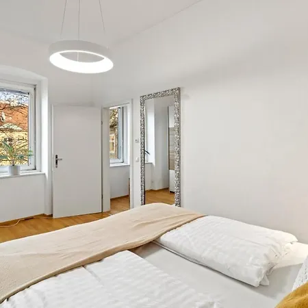 7 Min To Shopping Street I 5 Min To Train Station Apartamento *