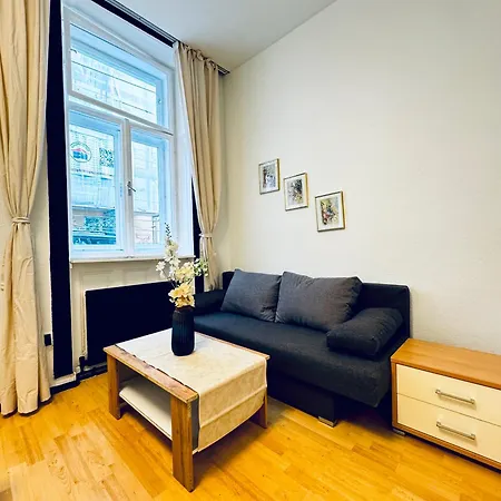 Comfy 2br Apt, For 5p, Easy Access To Stadthalle Apartmán