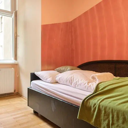 2br Apt, Suitable For Longstays, Location Apartment *