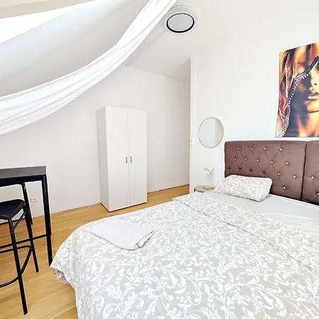 Lovely In Maerzstrasse Area Mz49 Homestay *