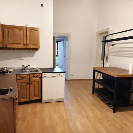 Cozy 5 Min Rathaus Apartment *
