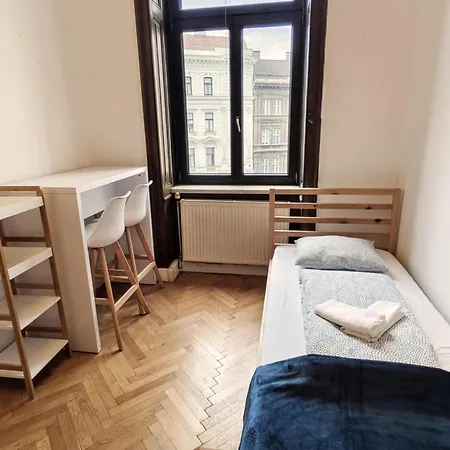 Cozy 5 Min Rathaus Apartment