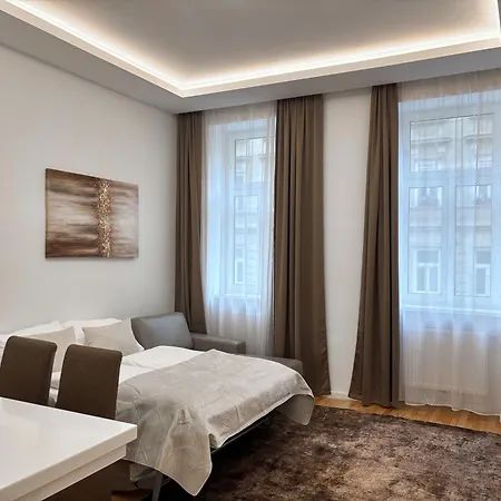 Close To Schoenbrunn I Bright Flat, Fast Wifi Apartment *