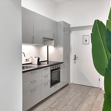 Close To Schoenbrunn I Bright Flat, Fast Wifi Vienna