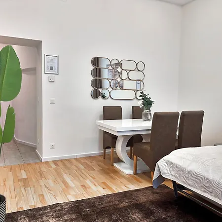 Close To Schoenbrunn I Bright Flat, Fast Wifi Apartmán