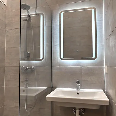 Close To Schoenbrunn I Bright Flat, Fast Wifi Vienna