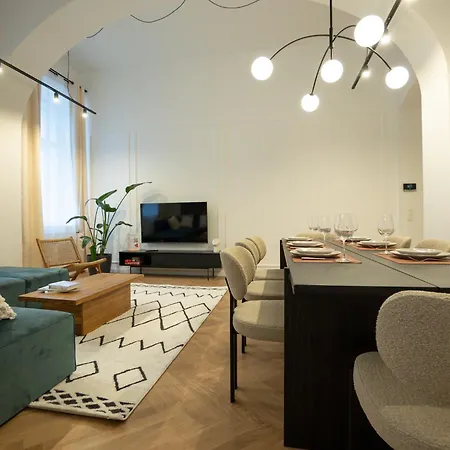 Spacious 3br Escape With Sauna And Billiard In The Center