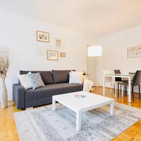 Apartment Market, Metro, Center By Jr Vienna