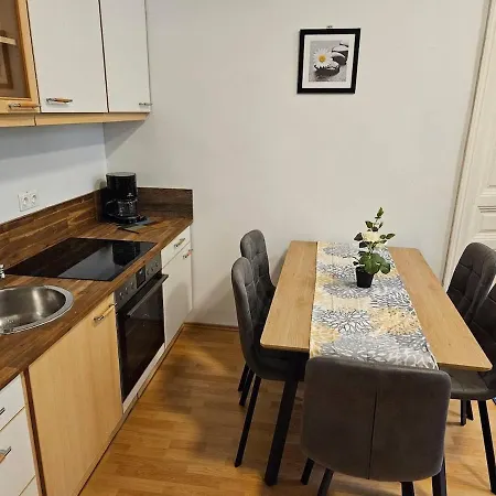 Apartmán At West-bahnhof I Close To Shopping Street & Metro *