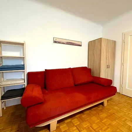 For 6 Near Schonbrunn , Cleaning Included Apartment