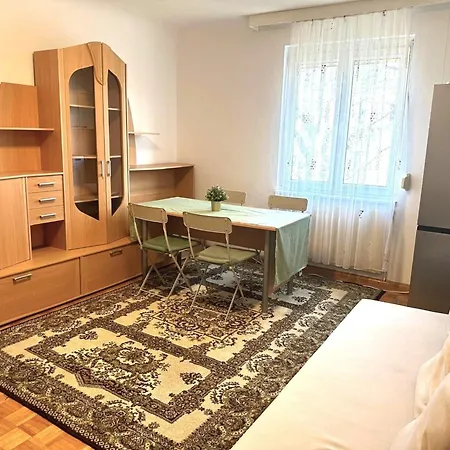 Apartment For 6 Near Schonbrunn , Cleaning Included *