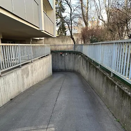Apartment For 6 Near Schonbrunn , Cleaning Included