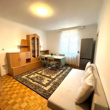Apartment For 6 Near Schonbrunn , Cleaning Included *