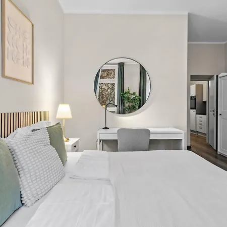 Modern Bright I Close To S-bahn I 5 Min To Shopping Mall Apartment *