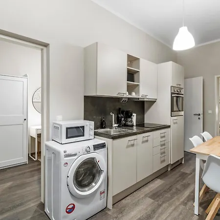 Modern Bright I Close To S-bahn I 5 Min To Shopping Mall Apartment