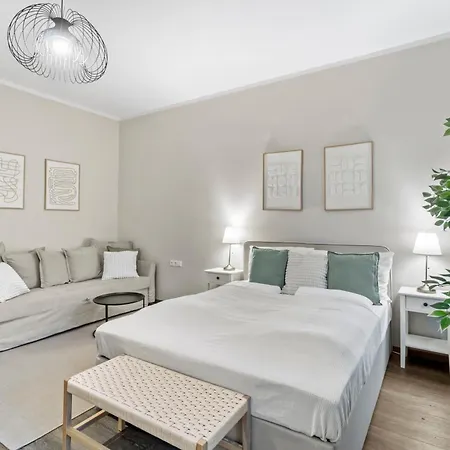 Modern Bright I Close To S-bahn I 5 Min To Shopping Mall Apartment