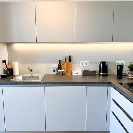 Apartment Modern & Spacious 2br With Balcony Vienna