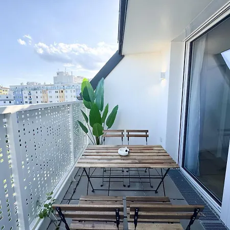 Modern & Spacious 2br With Balcony