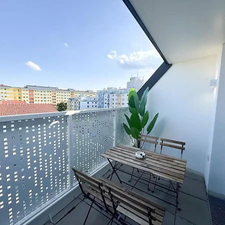 Modern & Spacious 2br With Balcony Vienna