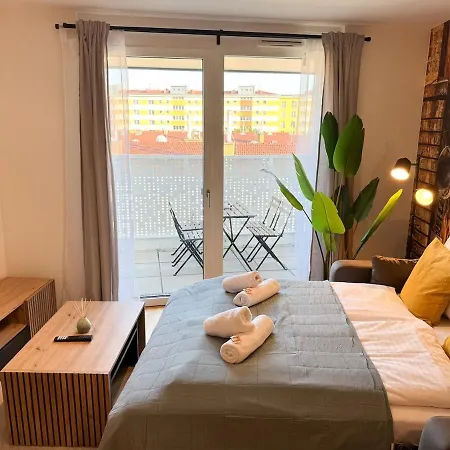 Apartment Cozy & Modern 2 Bedroom In Peaceful Area