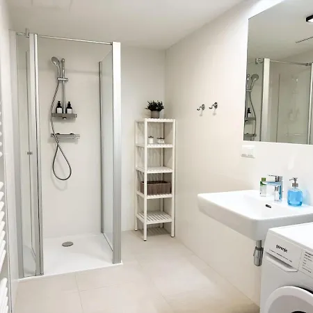 Cozy & Modern 2 Bedroom In Peaceful Area Apartment *