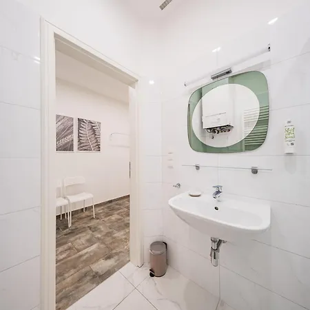 Bright In Prime Location Apartment *