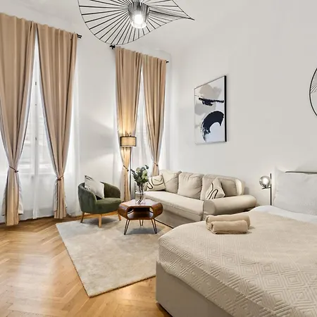 Close To Metro, 10 Minutes To Mariahilferstrasse Apartment
