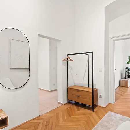 Close To Metro, 10 Minutes To Mariahilferstrasse Apartment *