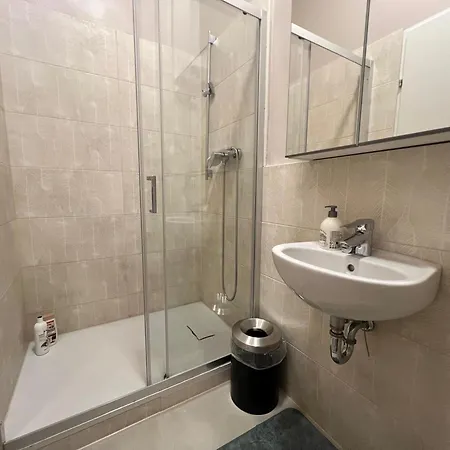 Apartmán 1 Aprt & 5 Stylish Rooms, Comfort & Convenience Combined *