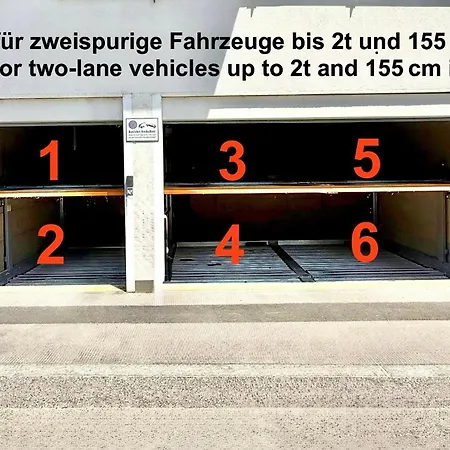 Moeblierte + Parkplatz Und Terrasse شقة *