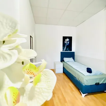 Elegant 3-bedroom Retreat Convenient Access Apartmán *