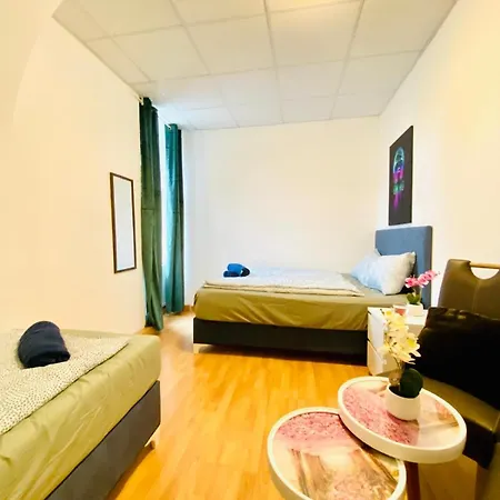 Elegant 3-bedroom Retreat Convenient Access Vídeň