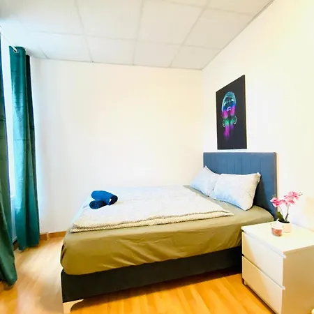 Apartmán Elegant 3-bedroom Retreat Convenient Access *