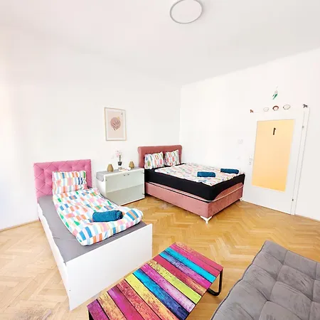 Cozy Next To Lugner * Vienna