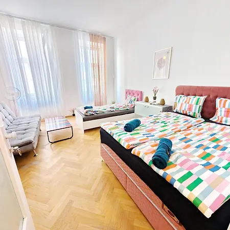Cozy In Lugner Area *