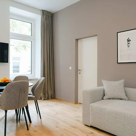 Calm 1br Perfect For 4-6 Metro Close To Naschmarkt