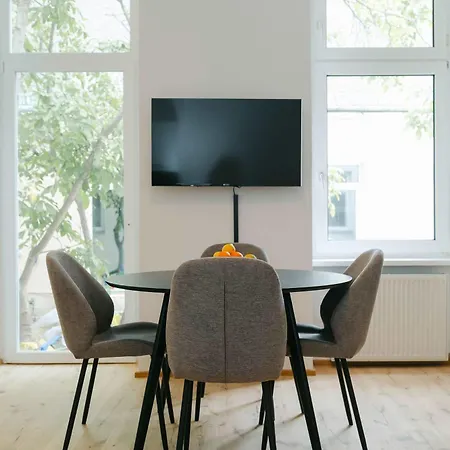 Calm 1br Perfect For 4-6 Metro Close To Naschmarkt *
