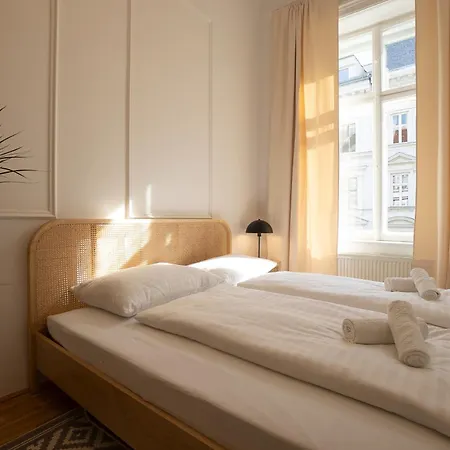 Posh 107 M2 3br Flat In The Center Of Apartment *