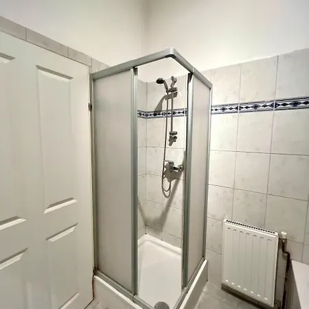 Charming Fully Furnished In Apartmán *
