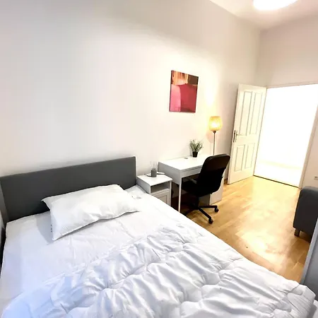 Apartmán Charming Fully Furnished In *