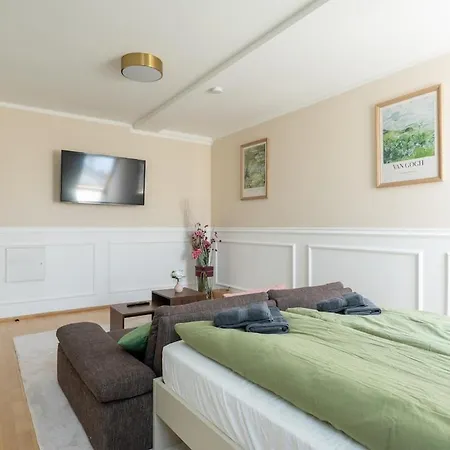 Dachgeschoss Im Altbaustil Apartment Vienna