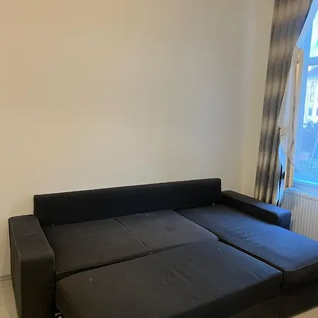 Apartment Charming Near Center Fully Equipped, Prime Location
