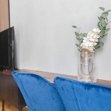 Fast Wifi - 3 Min Walk To Metro - On-site Parking For 19,90 Eur