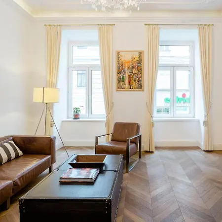 Urban Oasis In Neubau With Cozy Fireplace Viena