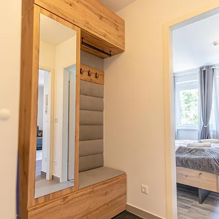 9 Min To Center, Modern 1br & 1lr With Balcony & Smart Tv Apartmán