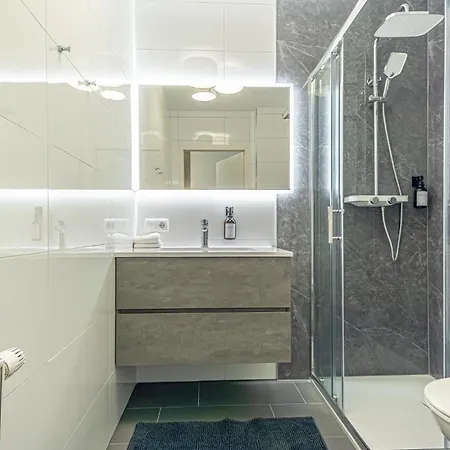 9 Min To Center, Modern 1br & 1lr With Balcony & Smart Tv * Vienna