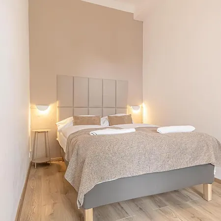 Lovely 1br & 1lr For 5p In The Heart Of Apartment