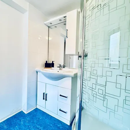 Very Spacious For Up To 7p With Great Location *