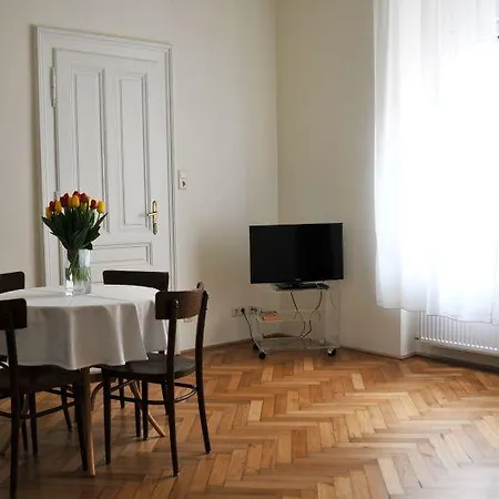 Hirsch I Apartment *