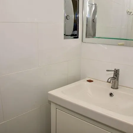 Hirsch I Apartment